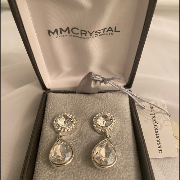 Beautiful Crystal Teardrop Pierced Earrings - Picture 4 of 8